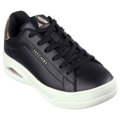 Buty Kobieta Skechers Uno Court czarny. Czarne obuwie sportowe Skechers, bez zapięcia. W wyprzedaży za 332.45 zł.