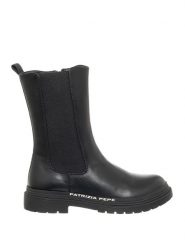 Patrizia Pepe Kozaki w kolorze czarnym rozmiar: 38. Czarne kozaki Patrizia Pepe, na zimę, bez obcasa, bez zapięcia. Za 356.61 zł.