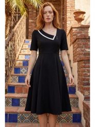 SOULSHAE Sukienka w kolorze czarnym rozmiar: S/M. Czarne sukienki SOULSHAE, m, bez wzorów, bez kołnierzyka, bez ramiączek, midi. Za 139.95 zł.