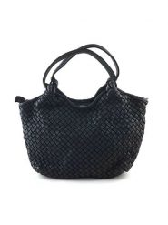 Amara Skórzana torebka "Clotilda" w kolorze czarnym - 34 x 22 x 8 cm rozmiar: onesize. Czarne torby na ramię Amara, bez wzorów, z materiału, na ramię, bez dodatków. Za 456.87 zł.