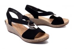 RIEKER 624H6-00 black, sandały damskie. Czarne sandały Rieker, bez wzorów, z gumy, bez obcasa, na koturnie, bez zapięcia. Za 299.90 zł.