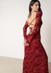 Czerwona Dopasowana Sukienka VICES z Odkrytymi Plecami Ozdobiona Tiulową Koronką Ravita. Czerwone sukienki Born2be, na randkę, l, z aplikacjami, z koronki, eleganckie, bez kołnierzyka, bez ramiączek, maxi, dopasowane. Za 149.99 zł.