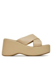 DeeZee Klapki F22067-4 Beżowy. Brązowe klapki DeeZee, bez wzorów, z materiału, bez obcasa. Za 139.99 zł.