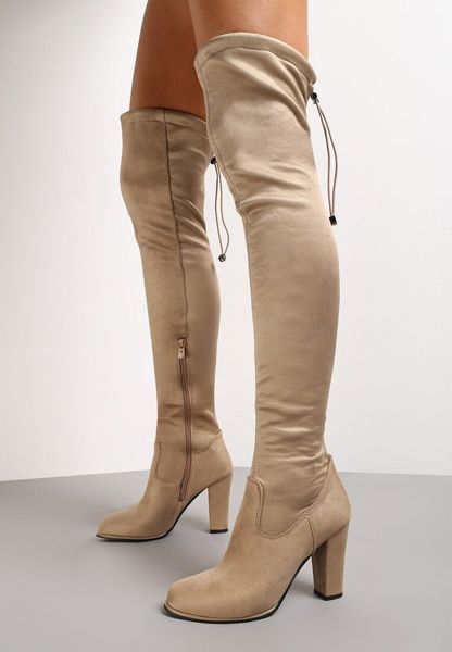 Beżowe Kozaki Magic Of Desire. Brązowe kozaki Renee, za kolano, bez obcasa, na obcasie, bez zapięcia. Za 94.99 zł.