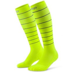Damskie długie skarpety do biegania kompresyjne odblaskowe PRO Run CEP. Żółte skarpety CEP, bez wzorów, z elastanu. Za 244.00 zł.