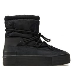 Botki Calvin Klein Jeans. Czarne botki Calvin Klein Jeans, bez wzorów, z jeansu, bez obcasa, na płaskiej podeszwie, bez zapięcia. Za 599.99 zł.