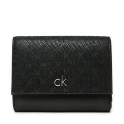 Mały Portfel Damski Calvin Klein. Czarne portfele Calvin Klein, bez wzorów. Za 189.99 zł.