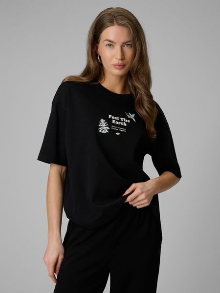 4F T-shirt regular z nadrukiem damski - czarny M. Czarne t-shirty 4f, m, bez wzorów, z dzianiny, bez kołnierzyka, bez ramiączek. W wyprzedaży za 39.99 zł.
