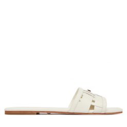 Klapki Marciano Guess. Białe klapki Marciano Guess, z aplikacjami, bez obcasa. Za 889.99 zł.