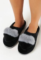 Czarne Kapcie z Futrzanym Pomponem Mabira. Czarne obuwie domowe Born2be, bez wzorów, z dzianiny, bez zapięcia. W wyprzedaży za 23.99 zł.