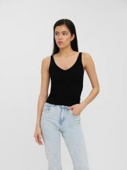 Vero Moda Top dzianinowy w kolorze czarnym rozmiar: XS. Czarne topy Vero Moda, xs, bez wzorów, z dzianiny, bez kołnierzyka, bez ramiączek. Za 28.51 zł.