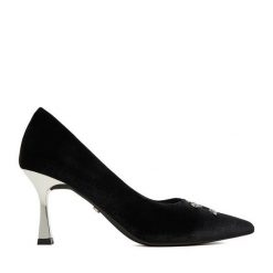 Szpilki Juicy Couture. Czarne szpilki Juicy Couture, bez wzorów, bez obcasa, na szpilce, bez zapięcia. Za 249.99 zł.