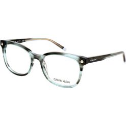 Oprawki "CK5972" w kolorze brązowo-niebieskim. Brązowe okulary przeciwsłoneczne Calvin Klein, bez wzorów, z tworzywa sztucznego. W wyprzedaży za 149.95 zł.
