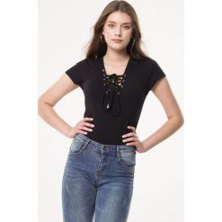 Czarne Body Direst. Body marki Born2be. Za 39.99 zł.