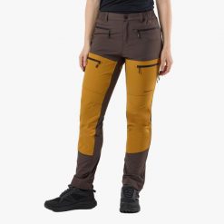 Spodnie outdoor Hiking damska Swedemount Lofoten Stretch Pants szybkoschnące. Brązowe spodnie sportowe SWEDEMOUNT, na lato, bez wzorów, z tkaniny, outdoorowe. Za 399.99 zł.