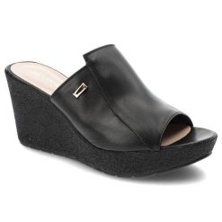 Czarne Klapki Lamanti Skórzane Buty Damskie. Czarne klapki Lamanti, z aplikacjami, ze skóry, bez obcasa, na koturnie. Za 239.00 zł.