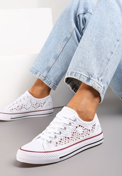 Białe Trampki z Krótką Ażurową Cholewką Paerina. Białe trampki Renee, w ażurowe wzory, z jeansu, bez zapięcia. Za 49.99 zł.