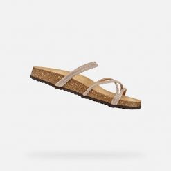 Sandały GEOX D BRIONIA R Złoty. Czerwone sandały Geox, bez wzorów, z syntetyku, bez obcasa, bez zapięcia. Za 315.99 zł.