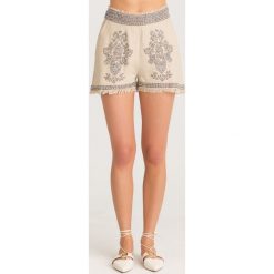 SZORTY TWINSET. Szorty Twinset, z aplikacjami. Za 485.40 zł.
