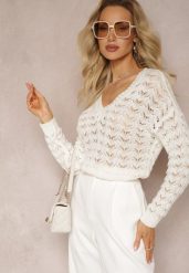 Biały Sweter z Dekoltem w Serek i Ażurowym Zdobieniem Cerylia. Białe swetry Renee, z aplikacjami, bez ramiączek. Za 74.99 zł.