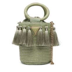 Torebka Guess. Zielone torebki klasyczne Guess, z aplikacjami, bez dodatków. Za 269.99 zł.