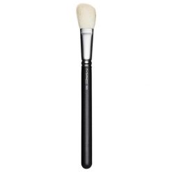 MAC 168S Large Angled Contour Brush Pędzle do różu 1 ct 1 szt. Pędzle MAC. Za 149.25 zł.