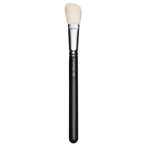 MAC 168S Large Angled Contour Brush Pędzle do różu 1 ct 1 szt. Pędzle MAC. Za 163.18 zł.