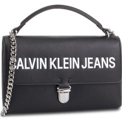 Torebka CALVIN KLEIN JEANS - Sculpted Logo Ew Flap K60K605252 001. Czarne torebki klasyczne Calvin Klein Jeans, bez wzorów, z jeansu, bez dodatków. W wyprzedaży za 359.00 zł.