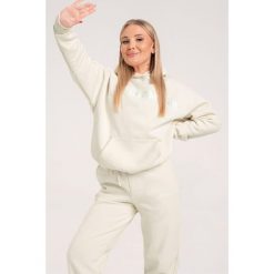 Bluza fitness damska Gym Glamour college off. Białe bluzy GYM GLAMOUR, m, bez wzorów, bez kaptura. Za 199.99 zł.