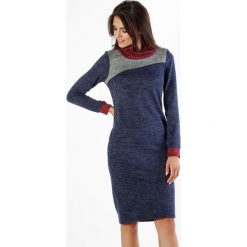 Sukienka w kolorze granatowym. Niebieskie sukienki Jesienny butik, xs, bez wzorów, bez kołnierzyka, bez ramiączek, midi. W wyprzedaży za 99.95 zł.