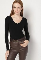 Czarny Dopasowany Sweter z Nieregularnym Dekoltem w Serek Fenarela. Czarne swetry Born2be, m, bez wzorów, z jeansu, bez ramiączek. Za 49.99 zł.