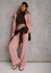 Różowy Prążkowany Komplet Dresowy Bluza z Kapturem i Spodnie Wide Leg Jateia. Czerwone bluzy Renee, l, bez wzorów, z dresówki, z kapturem. Za 169.99 zł.