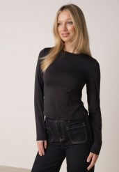 Czarna Gładka Bluzka z Długim Rękawem z Bawełną Moaneta. Czarne bluzki Born2be, m, bez wzorów, z bawełny, eleganckie, bez kołnierzyka, bez ramiączek. Za 69.99 zł.