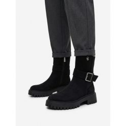 Botki Beverly Hills Polo Club. Czarne botki Beverly Hills Polo Club, bez wzorów, bez obcasa, na płaskiej podeszwie, bez zapięcia. Za 329.99 zł.