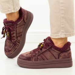 Bordowe skórzane sneakersy damskie T.Sokolski 184. Czerwone botki Sokolski, na jesień, bez wzorów, z dzianiny, z okrągłym noskiem, bez obcasa, na platformie, bez zapięcia. Za 349.00 zł.