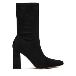 Botki Nine West. Czarne botki Nine West, bez wzorów, bez obcasa, na słupku, bez zapięcia. Za 289.99 zł.