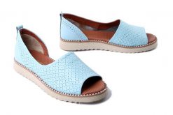 ARTIKER RELAKS 56C2533 niebieski, sandały damskie. Niebieskie sandały Artiker Relaks, bez wzorów, bez obcasa, na płaskiej podeszwie, bez zapięcia. Za 249.90 zł.