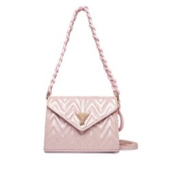 Torebka Guess. Czerwone torebki klasyczne Guess, z aplikacjami, bez dodatków. Za 289.99 zł.