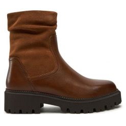 Botki Caprice. Brązowe botki Caprice, bez wzorów, bez obcasa, na płaskiej podeszwie, bez zapięcia. Za 599.99 zł.