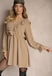 Ciemnobeżowa Kopertowa Sukienka z Żabotem Ozdobiona Falbankami Melosia. Brązowe sukienki Renee, na co dzień, bez wzorów, eleganckie, bez kołnierzyka, bez ramiączek, mini, kopertowe. Za 59.99 zł.