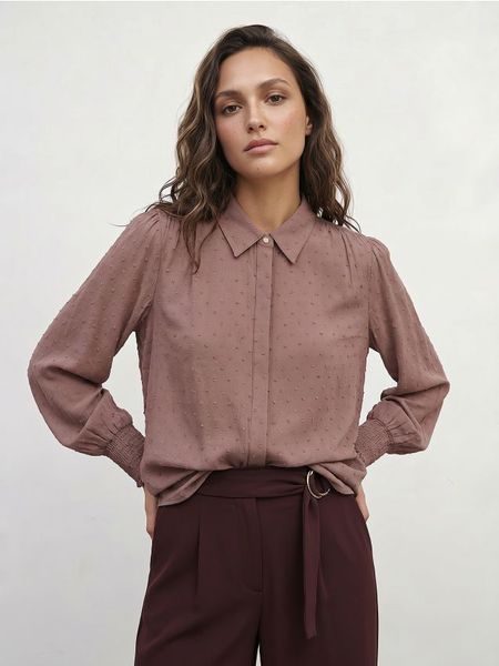 Wiskozowa koszula regular fit ze strukturalnym wzorem - brązowy. Brązowe koszule Sinsay, l, bez wzorów, z wiskozy, bez kołnierzyka, bez ramiączek. Za 39.99 zł.