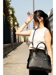 Victor & Hugo Paris Skórzana torebka "Luzd" w kolorze czarnym - 31 x 24 x 16 cm rozmiar: onesize. Czarne torby na ramię Victor & Hugo Paris, bez wzorów, z materiału, przez ramię, bez dodatków. Za 369.84 zł.