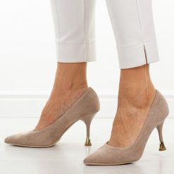 Beżowe zamsz Polskie szpilki damskie Suzana 2201. Brązowe szpilki Suzana, bez wzorów, z zamszu, eleganckie, bez obcasa, na obcasie, bez zapięcia. Za 249.00 zł.