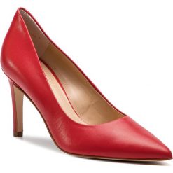 Szpilki SOLO FEMME - 75403-88-I85/000-04-00 Czerwony. Czerwone szpilki Solo Femme, bez wzorów, ze skóry, bez obcasa, na obcasie, bez zapięcia. W wyprzedaży za 209.00 zł.