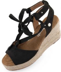 Sandały damskie Refresh na koturnie 9 cm czarne. Czarne sandały Refresh, bez wzorów, z gumy, bez obcasa, na koturnie, bez zapięcia. Za 182.99 zł.