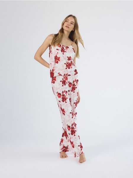 Dwuczęściowa piżama z wiskozy - różowy. Czerwone piżamy Reserved, bez wzorów, z tkaniny, bez ramiączek. W wyprzedaży za 65.99 zł.