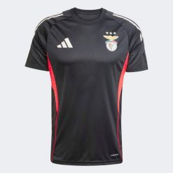 Koszulka piłkarska ADIDAS Benfica Tiro 25 treningowa. Bluzki Adidas, l, bez wzorów, sportowe, bez kołnierzyka, bez ramiączek. Za 249.99 zł.