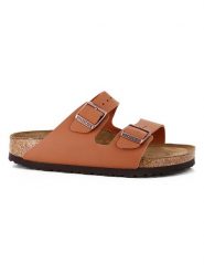 Birkenstock Klapki "Arizona" w kolorze jasnobrązowym rozmiar: 36. Brązowe klapki Birkenstock, bez wzorów, z otwartym noskiem, bez obcasa. Za 390.95 zł.