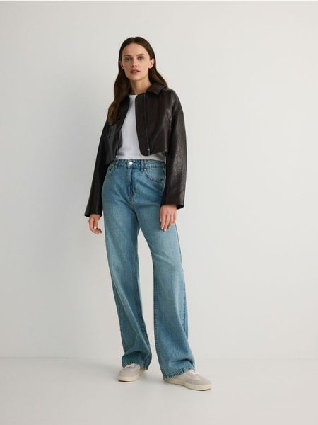 Jeansy straight loose - niebieski. Niebieskie jeansy Reserved, bez wzorów, z podwyższonym stanem. W wyprzedaży za 99.99 zł.