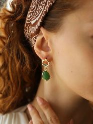 L'Atelier de Gaia Pozłacane kolczyki-wkrętki z agatami i cyrkoniami rozmiar: onesize. Zielone kolczyki L'Atelier de Gaia, z agatem, pozłacane. Za 96.60 zł.